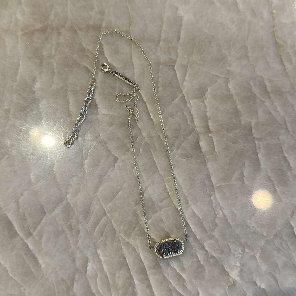 Kendra Scott necklace